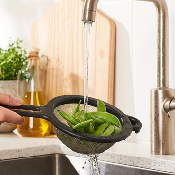 COLADOR INOX C/MANGO PLASTICO 15CM NGO GASTROMAX